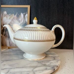 Vintage 1960s Wedgwood Colonnade Gold Bone China Teapot (W4339)